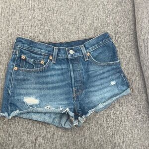 Levi's 501 distressed jean short
